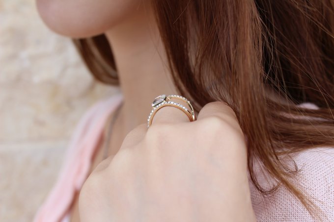 jak nosić pierścionek zaręczynowy